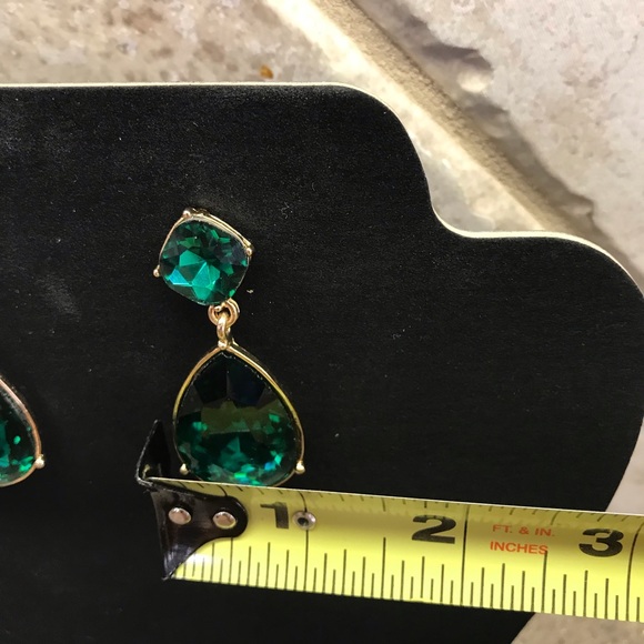 🆕 Anna & Ava Emerald Colored Tear Drop Earring - Picture 4 of 5